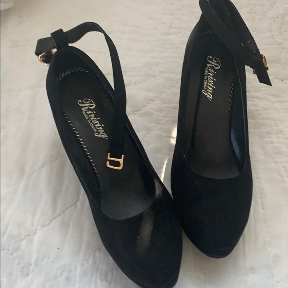 Black sude heals with ankle strap
